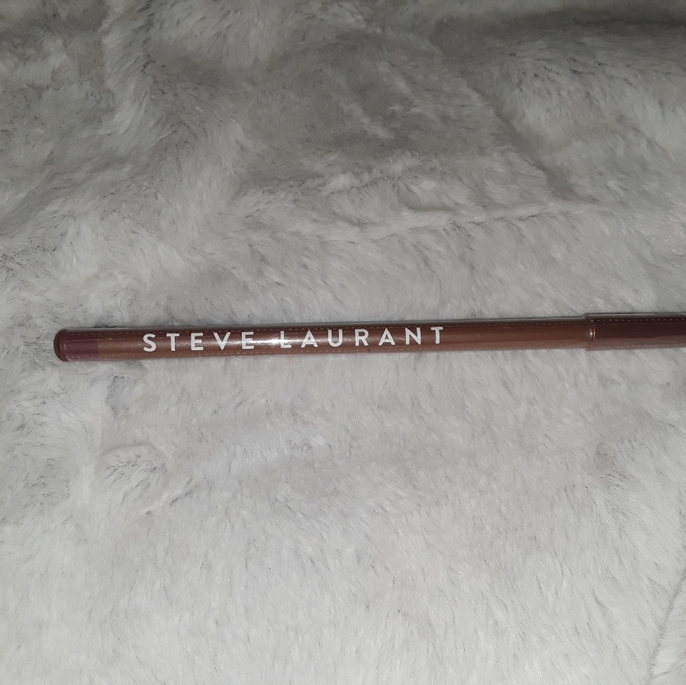 Steve Laurant lip liner -Vogue